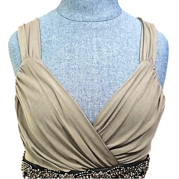 Studio Y Olive Green Sleeveless V-Neck Embellished Front Party Top Size Medium - Picture 2 of 11